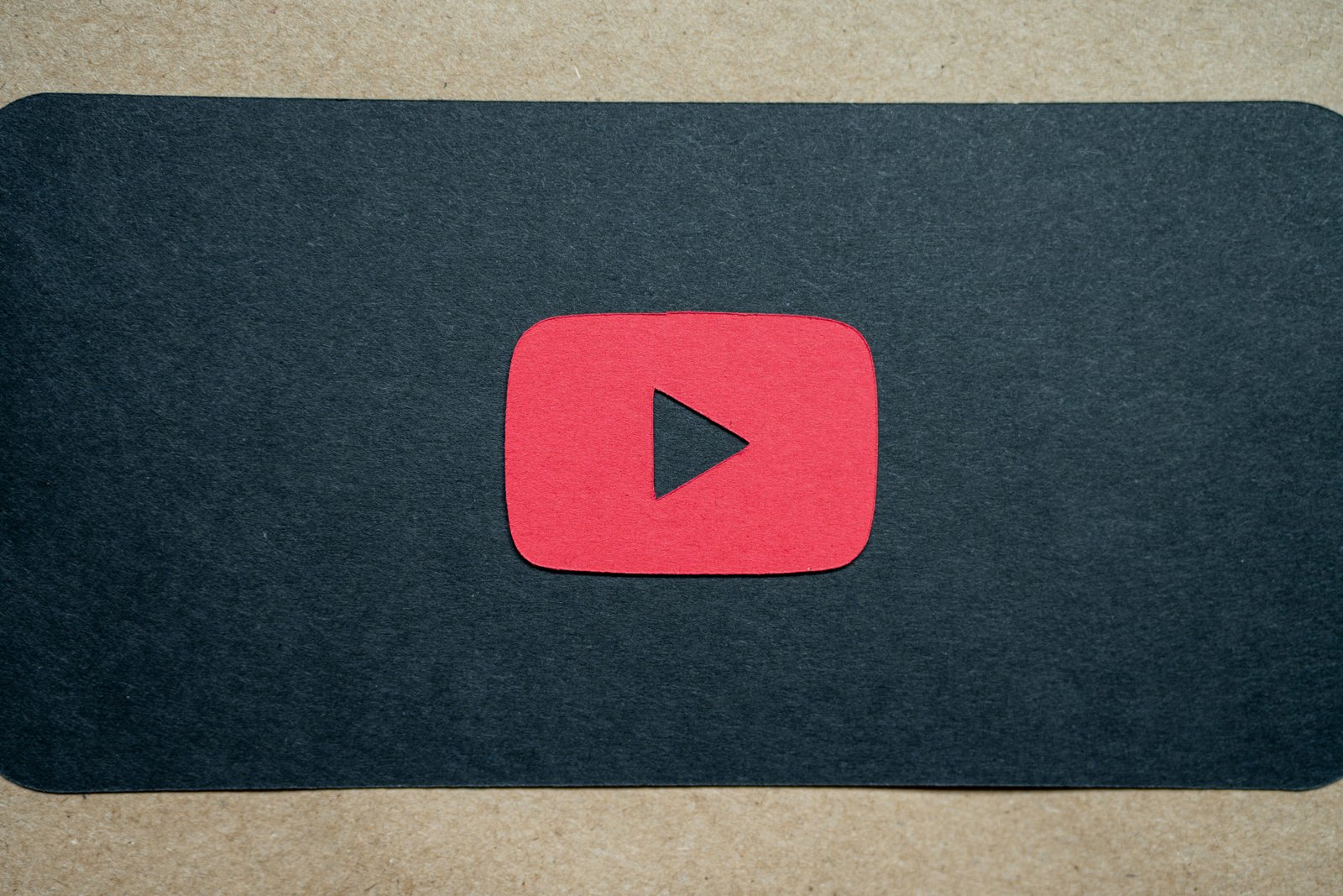 YUsing Background Removal to Create Eye-Catching YouTube Thumbnails